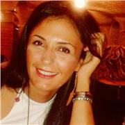 Ragazza diplomata al Liceo delle Scienze Umane impartisce lezioni di inglese a bambini e ragazzi delle scuole elementari, medie e superiori